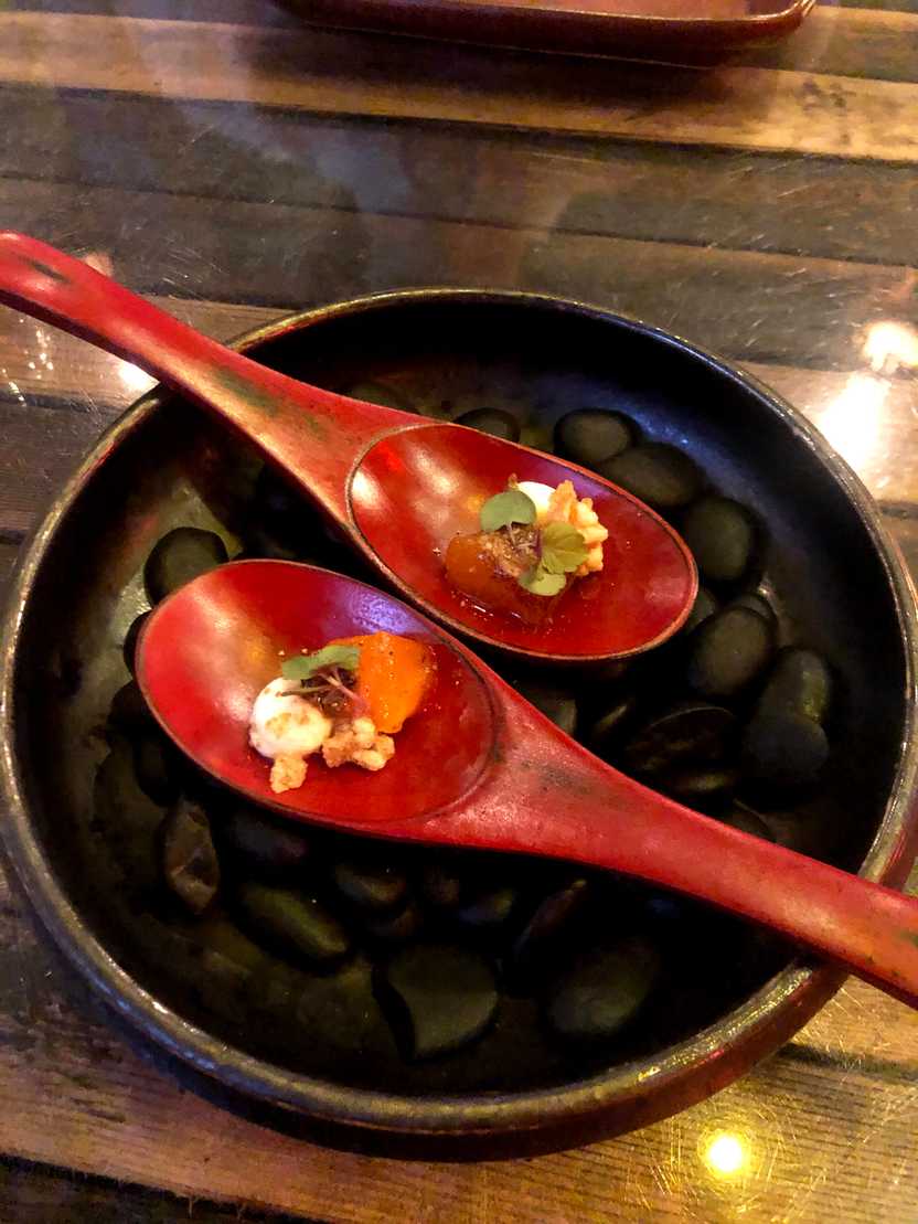 Spoons with small dishes from Kemuri Tatsu-ya