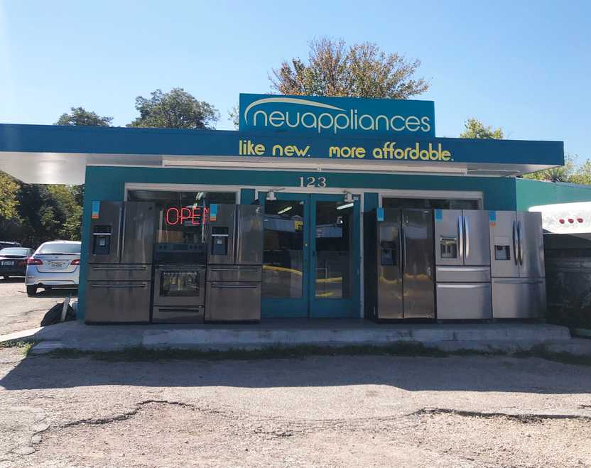 A vintage-looking store of appliances in the North Loop