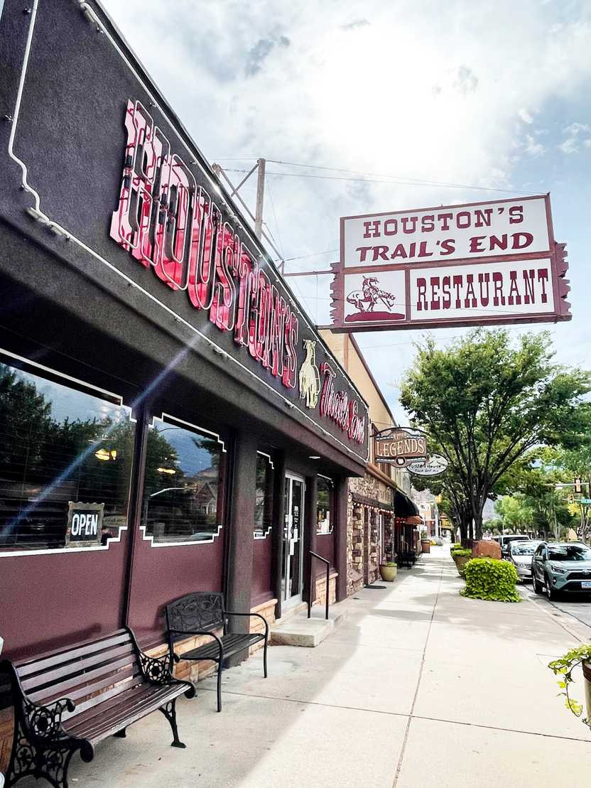 The Western exterior of Houston's in Kanab.