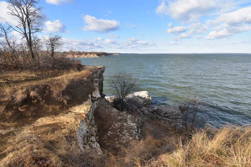An area of cliffs along the water at Eisenhower State Park.